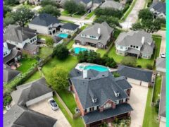 Home Sellers in Florida and Texas Slash Prices Amid Housing Glut